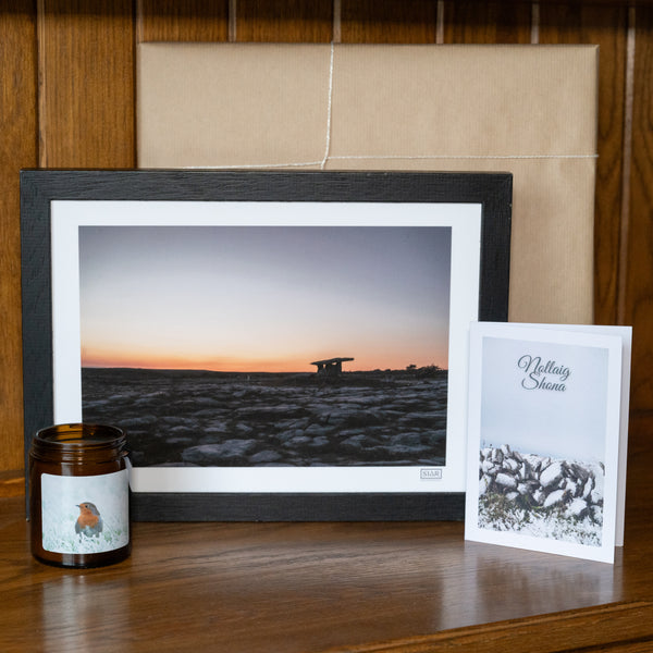 SIAR framed gift set featuring a custom photo of your choice, a candle, a greeting card, and elegant gift wrapping